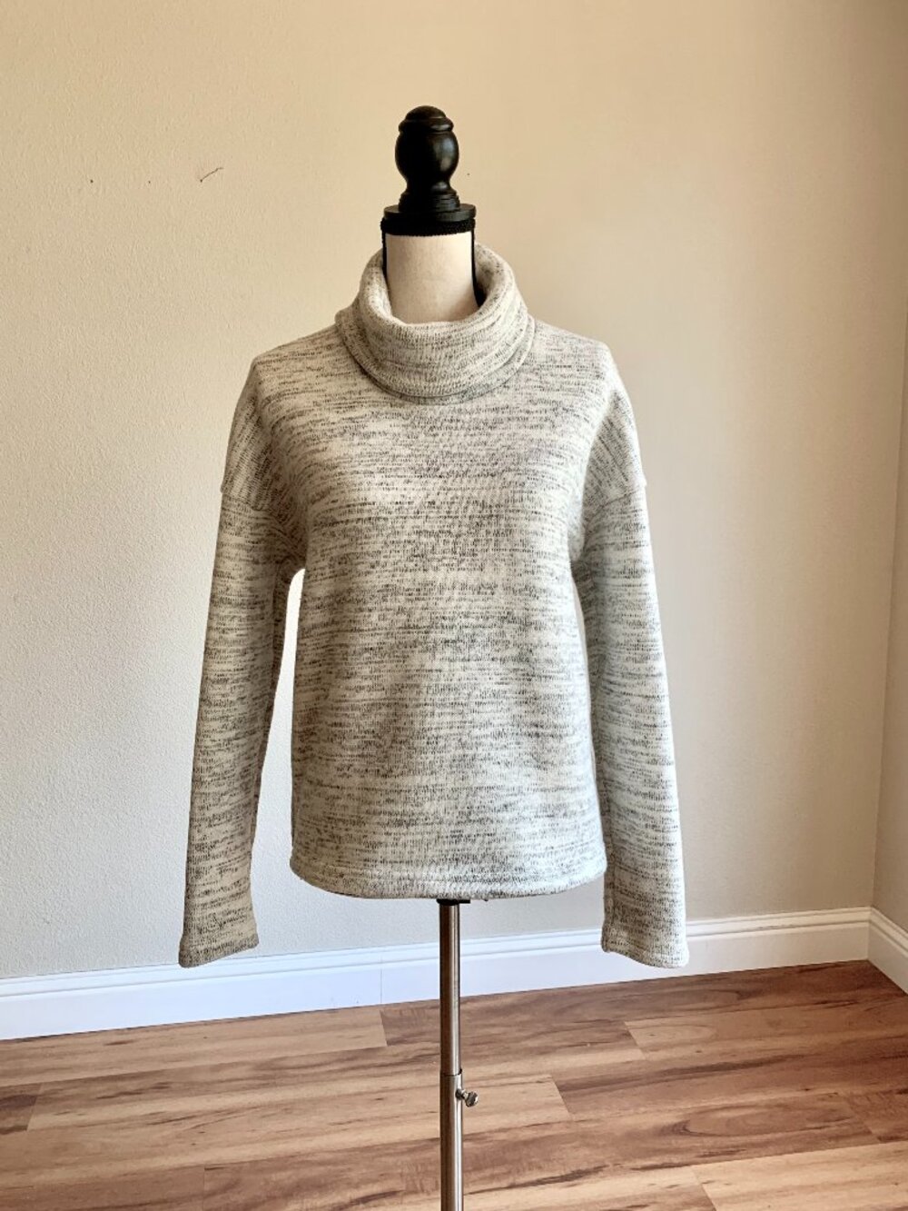 Columbia Sportswear Company Cowl Neck Light Gray Sweater Size M